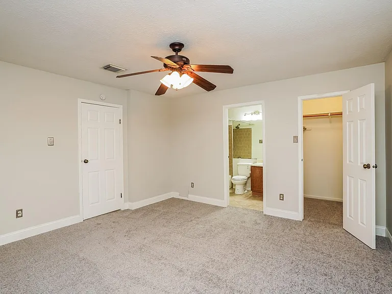 17263 Saturn Ln — Photo 9