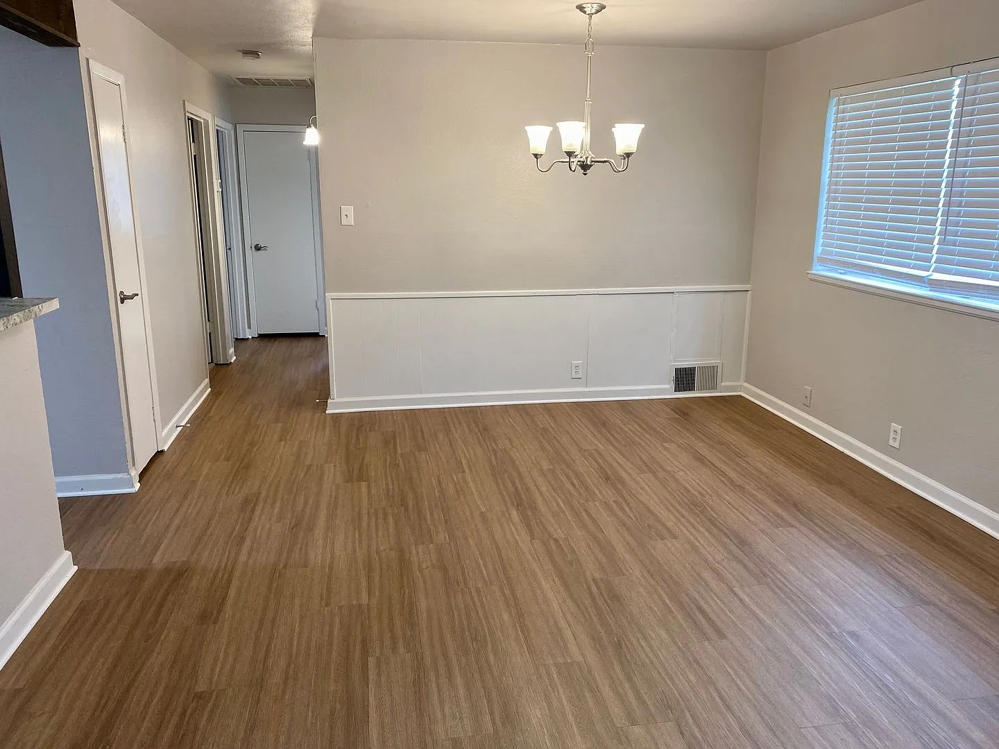 Affordable HOME located in the center of Burleson — Photo 2