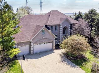 19057 S Saddlebrook Dr, Shorewood, IL 60404