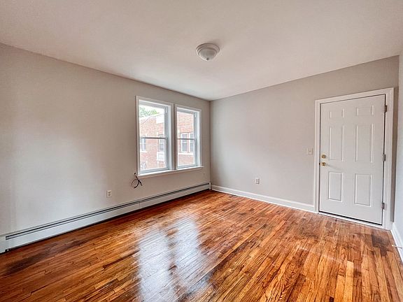 4th image of 451-455 Edgewood St #303