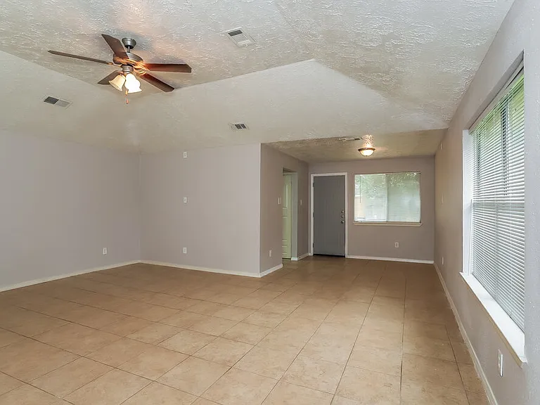 2010 Quail Place Dr — Photo 4