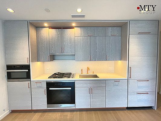 3rd image of 1 City Poin APT 26B