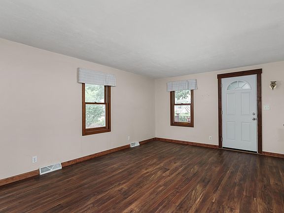 5th image of 617 John Adams St