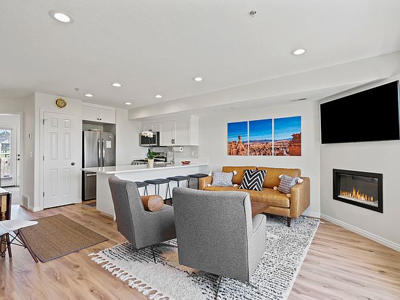 2nd image of 3524 N Fox Run Dr E APT 902