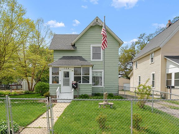 2nd image of 104 Illinois St