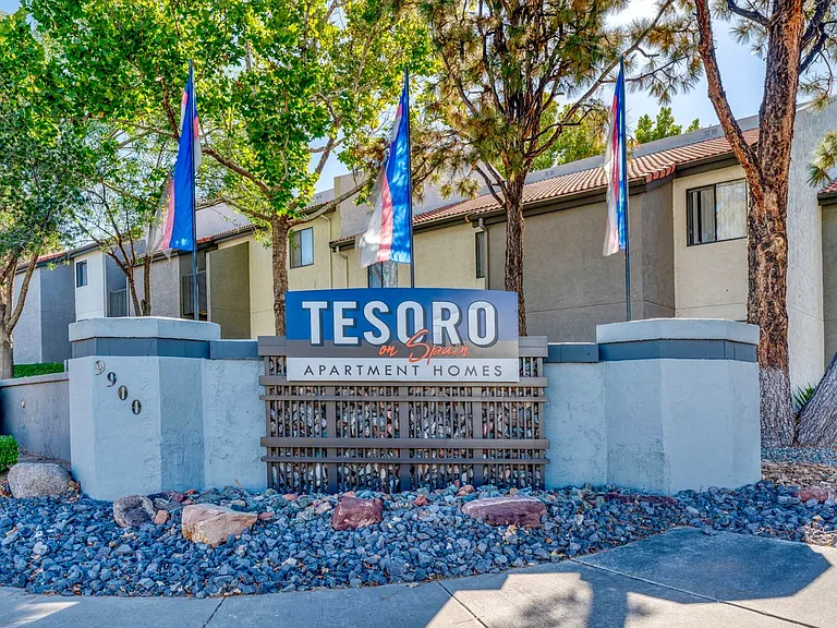 Tesoro on Spain — Photo 43