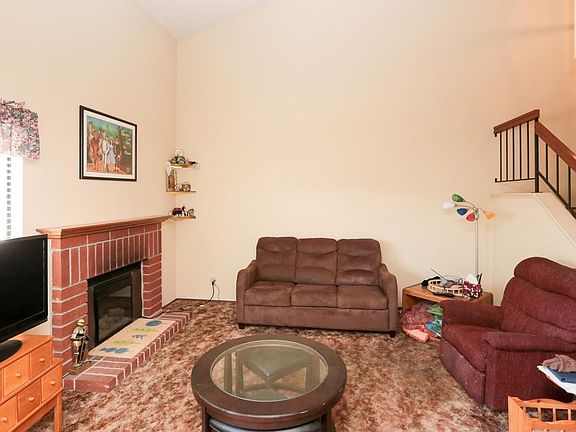 3rd image of 76 Bear Claw Way