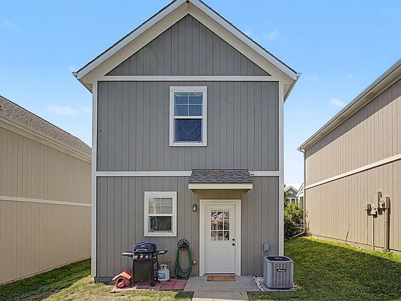 4th image of 2628 Valentine Ln
