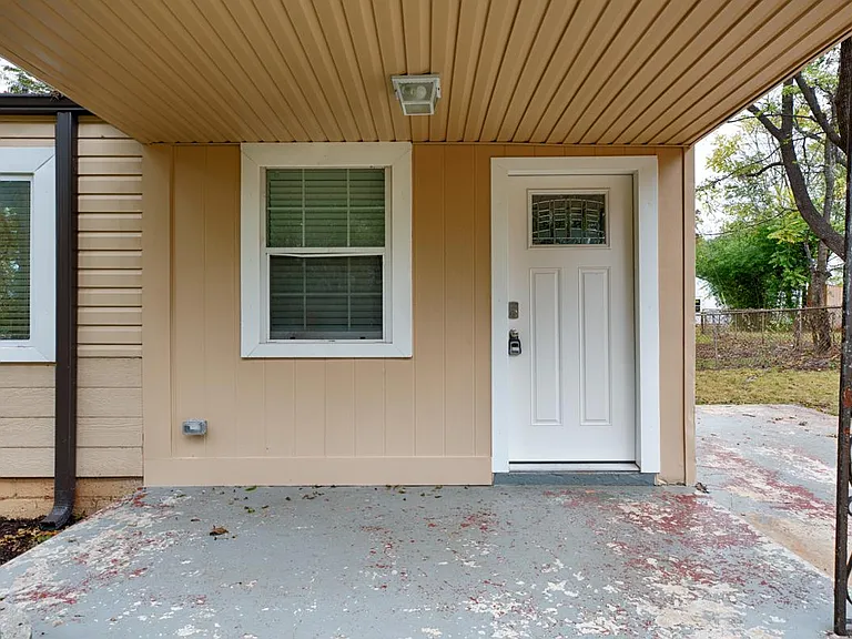 4304 9th Ave SW — Photo 3