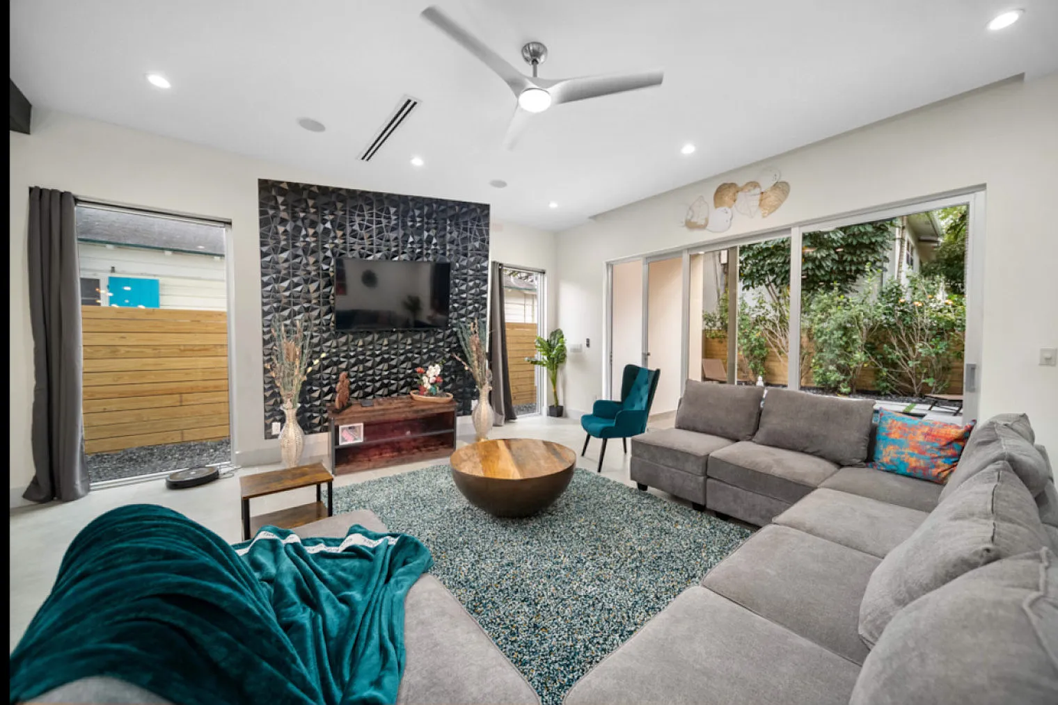 3 bed, 4.0 bath, $14,047 — Photo 1
