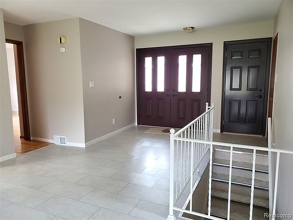 2nd image of 37077 Munger Dr