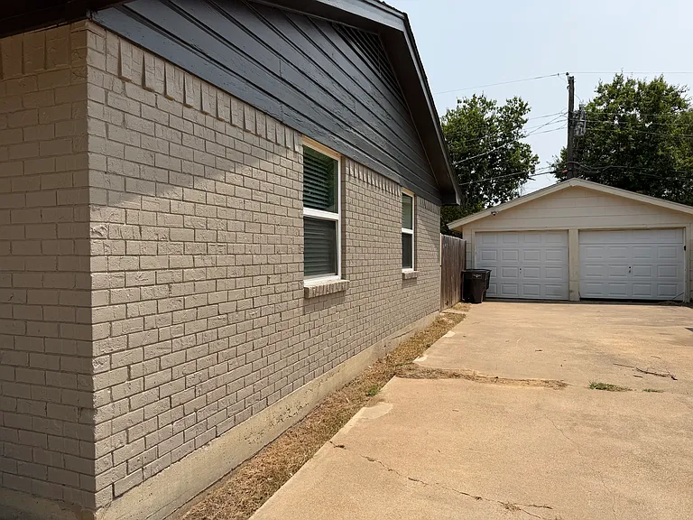 2511 Normont Cir — Photo 17