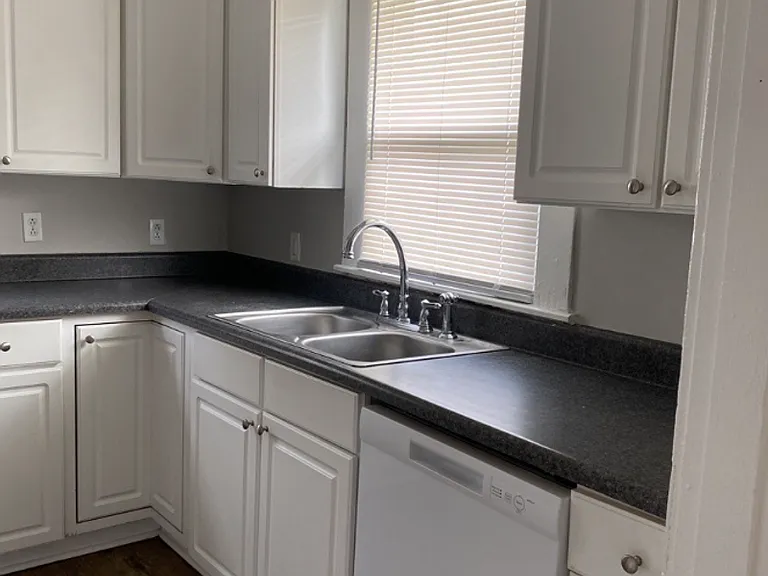 2413 Stuart St — Photo 5
