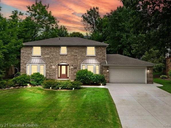 42369 Crestview Cir, Northville, MI 48168