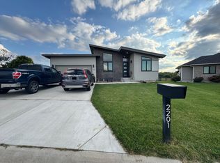 2201 Fairfield Ct, Dodge City, KS 67801