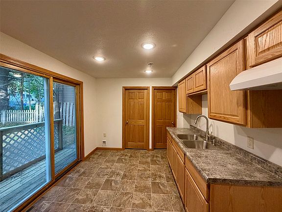 5th image of 2519 Peebles Street