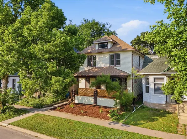 916 Lincoln Rd, Windsor, ON N8Y 2H2