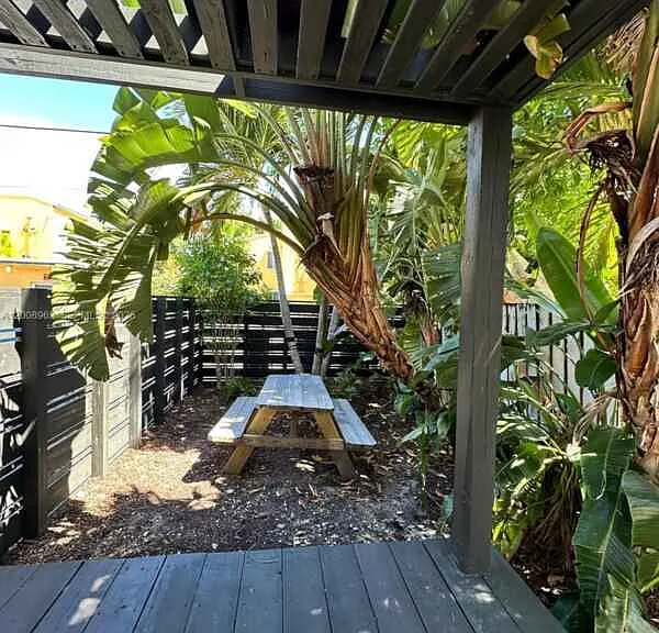 722 NE 15th Ave — Photo 33