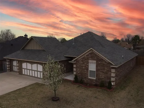 12405 SW 7th St, Yukon, OK 73099