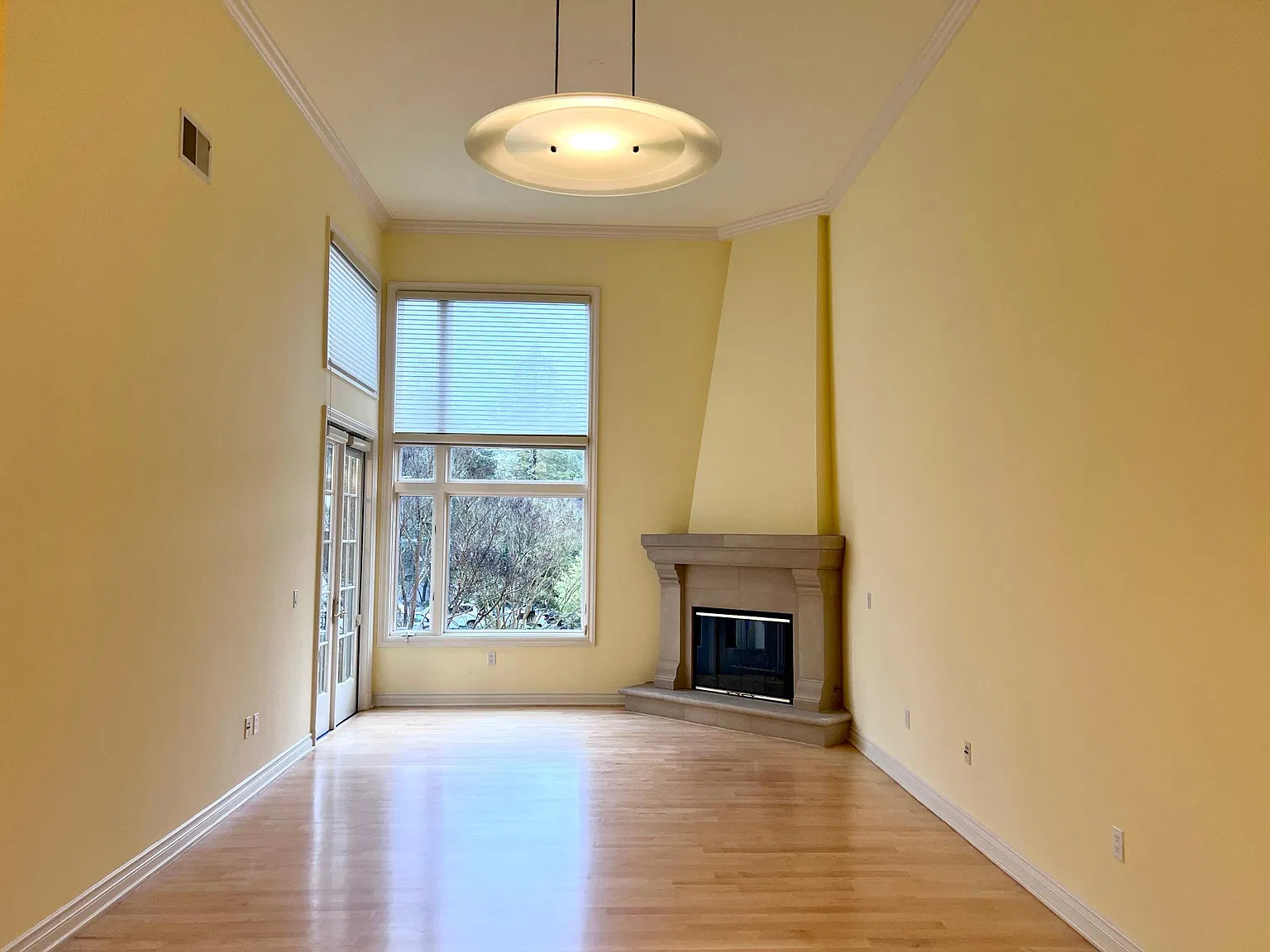 850 Oak Grove Ave — Photo 3