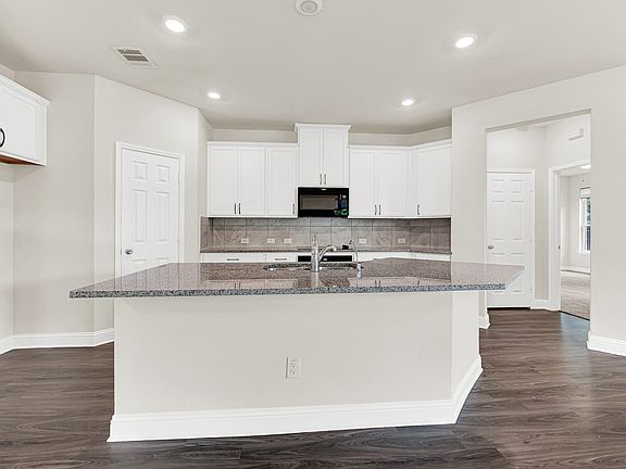 4th image of 7411 Fawnbrook Ln