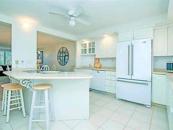 5th image of 979 E Gulf Dr Unit 573