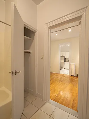 Rented by City Connections Realty | media 19