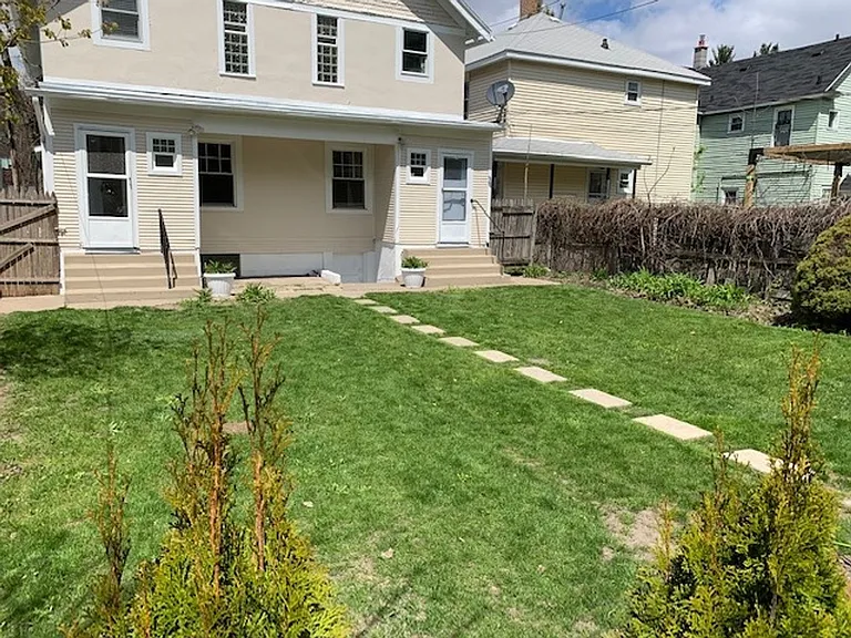 748 Crescent St NE — Photo 28