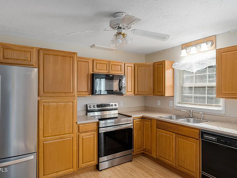 371 Oak Hill Cir — Photo 14