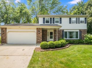 929 Manchester St, Naperville, IL 60563