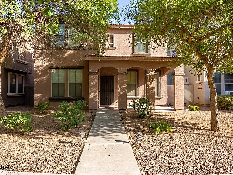 1935 E Oxford Ln — Photo 1