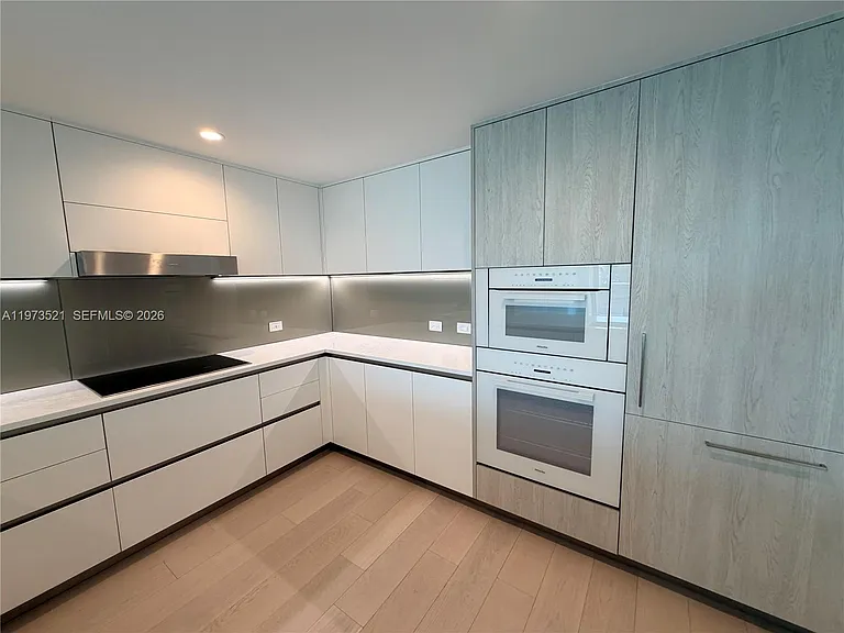 9201 E Bay Harbor Dr #303 — Photo 10