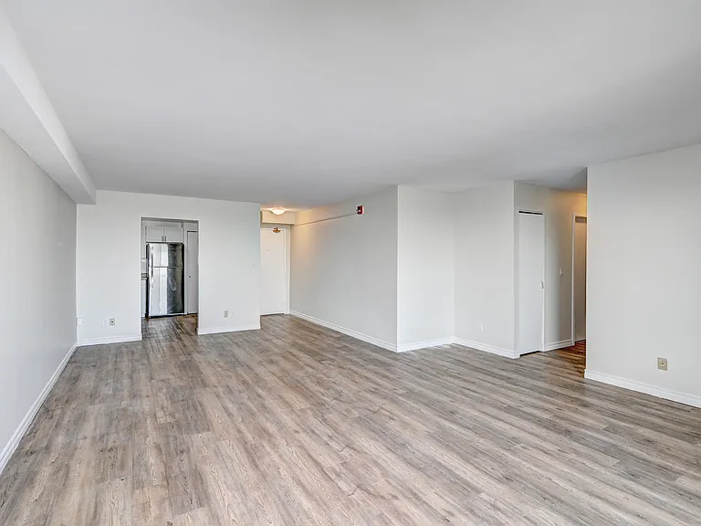 737 Ouellette Ave — Photo 10