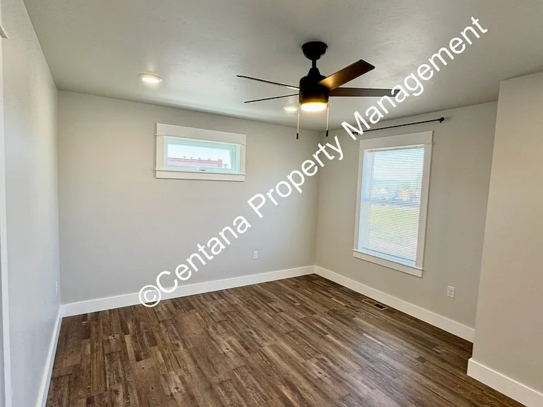 112 S. Clark St. — Photo 15