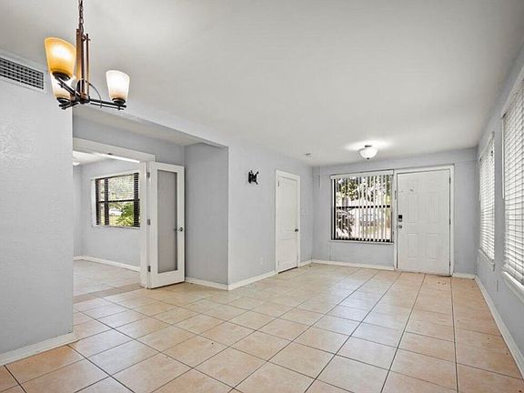 3rd image of 1277 Mayfair Rd #1