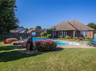299 N Maple Leaf Ave, Siloam Springs, AR 72761