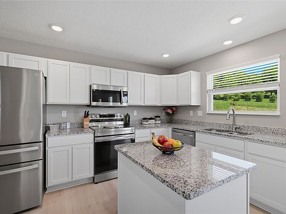 3rd image of 714 Dahlia Dr