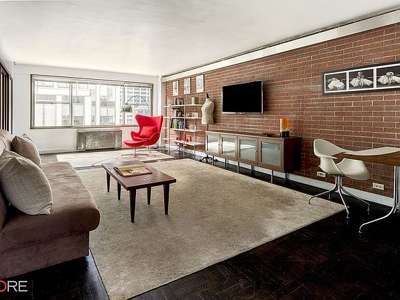 2nd image of 77 W 55th St APT 16D