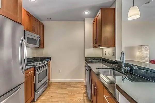 1 bed, 785 sqft, $3,700 — Photo 4
