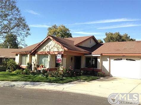 Quiet Village 18 cul-de-sac location with lovely rose garden