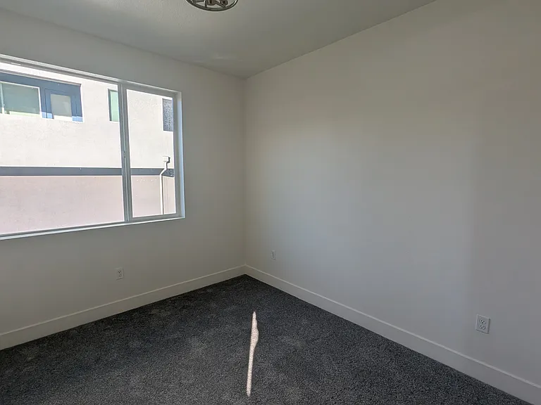 9877 Macarthur Blvd #A — Photo 31