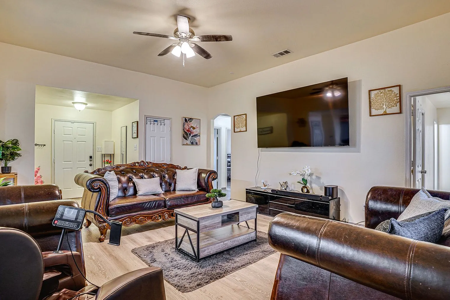 3 bed, 2.0 bath, 1291 sqft, $4,589 — Photo 1