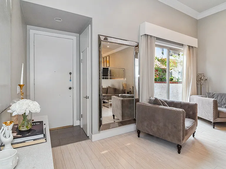 1711 Grismer Ave #76 — Photo 2