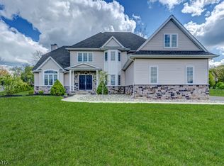 3 Fawn Run Ln, Branchburg, NJ 08876