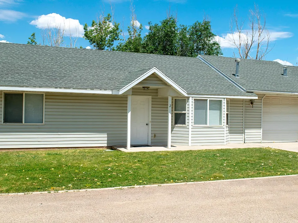 403 W Frontage Rd