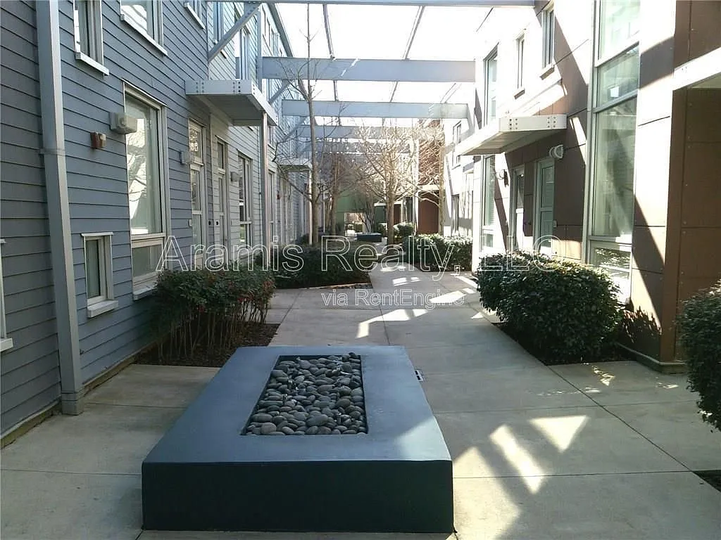 1 bed, 1.5 bath, 1056 sqft, $1,995 — Photo 3