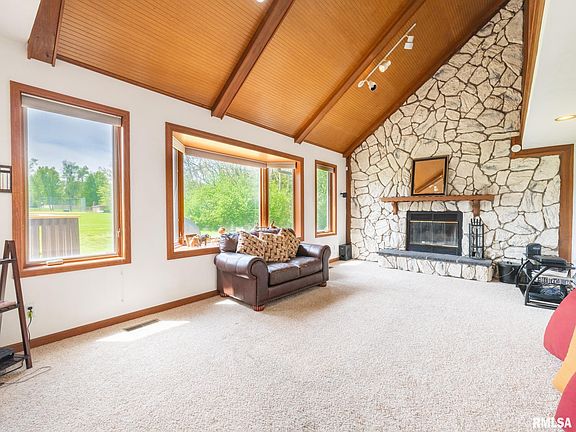 3rd image of 906 W Butterfield Dr