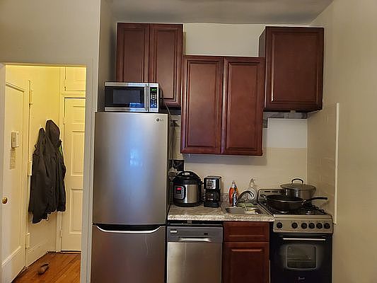 4th image of 241 W 100th St APT 1F