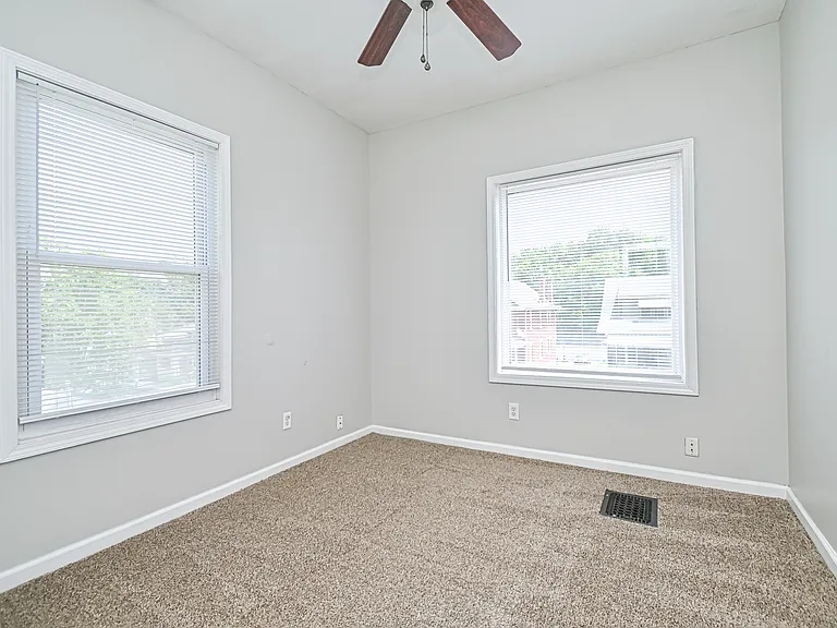 4221 Bell St — Photo 28
