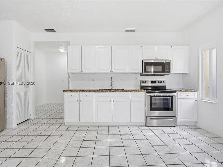 1743 SW 17th St #1 — Photo 11